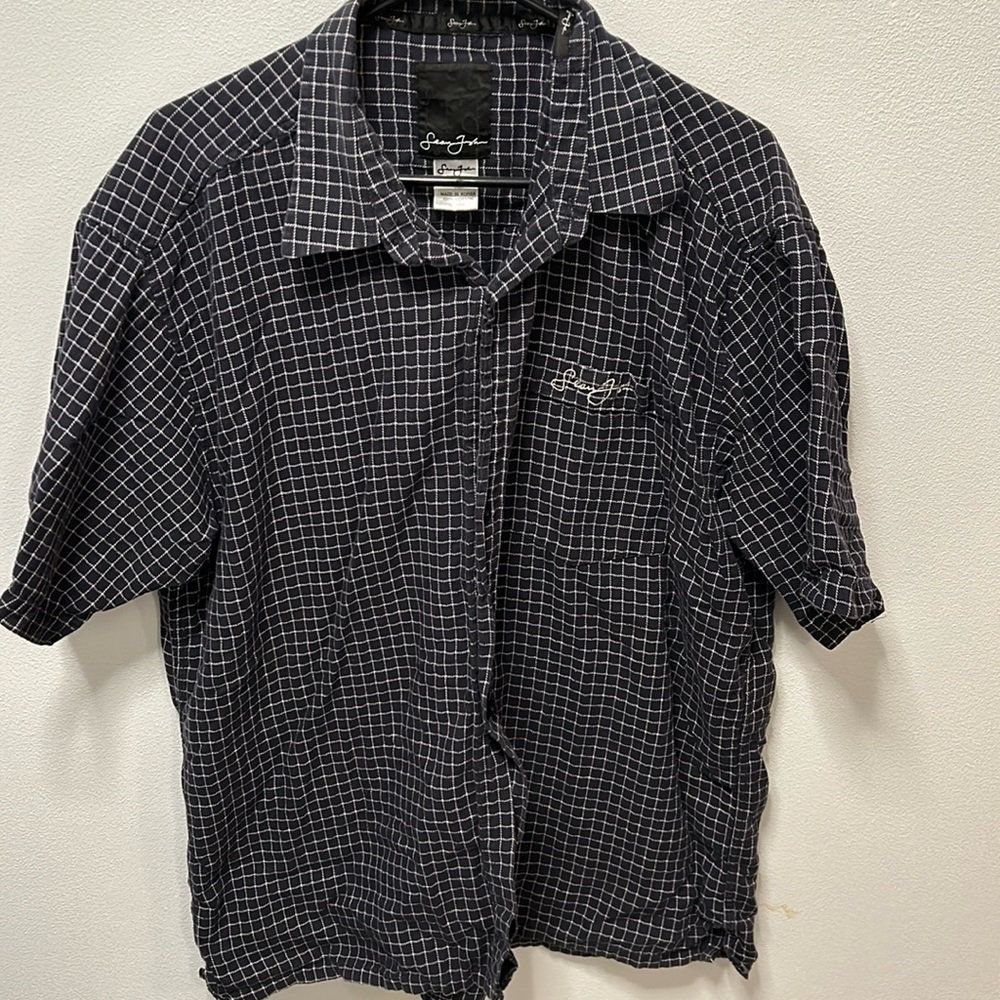 Men’s Sean John shirt